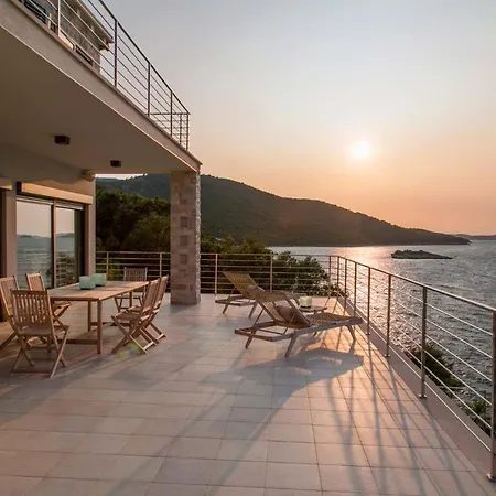 Beautiful Korcula A Few Steps To The Sea Korcula Waterfront Korcula Town Zrnovo