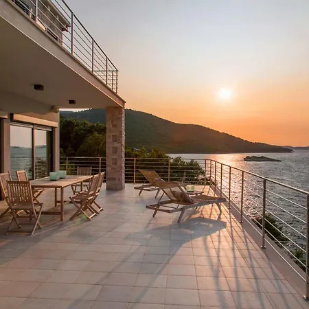 Beautiful Korcula A Few Steps To The Sea Korcula Waterfront Zrnovo